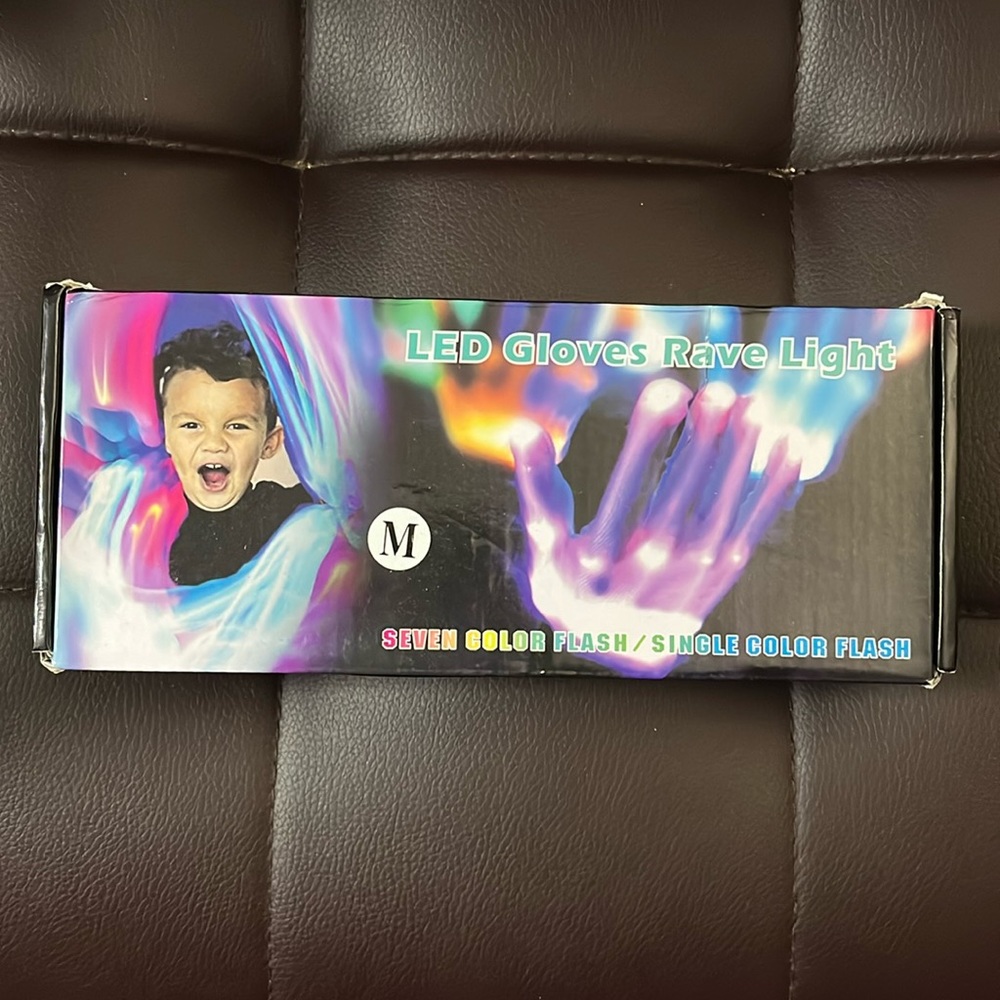 BRAND NEW ONLY OPENED FOR PICTURES LED Rave Light Gloves size M